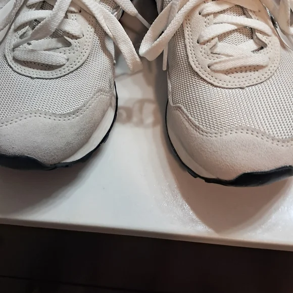 New Balance White Cushioned Sneakers - Picture 2 of 4